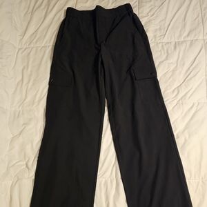 Lou & Grey black cargo/casual pants. Wide leg with cargo pockets, back pockets.